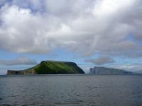 Insel Stóra Dimun und Insel Skúvoy dahinter_Fährfahrt nach Suðuroy